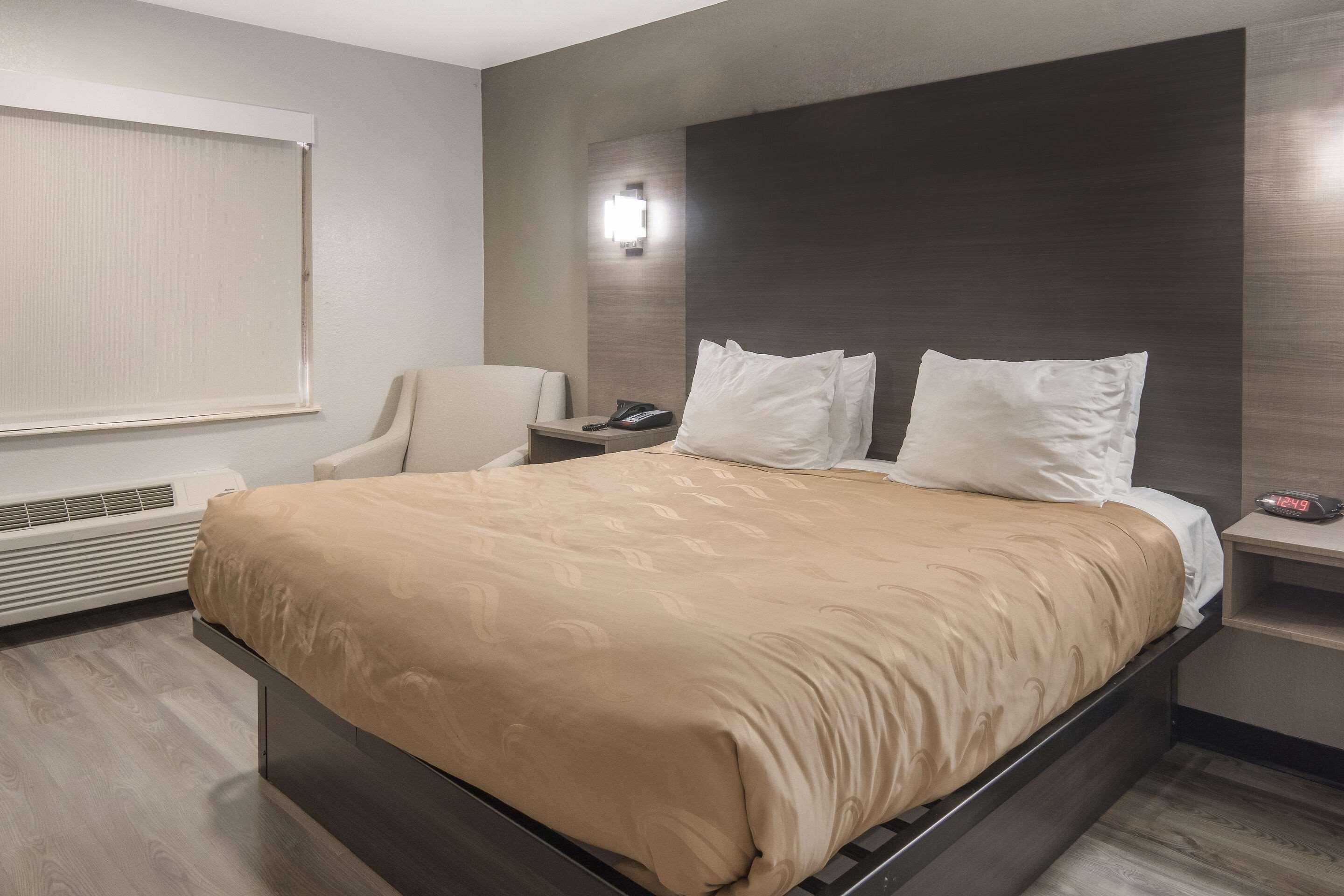 Quality Inn & Suites フォートワース エクステリア 写真