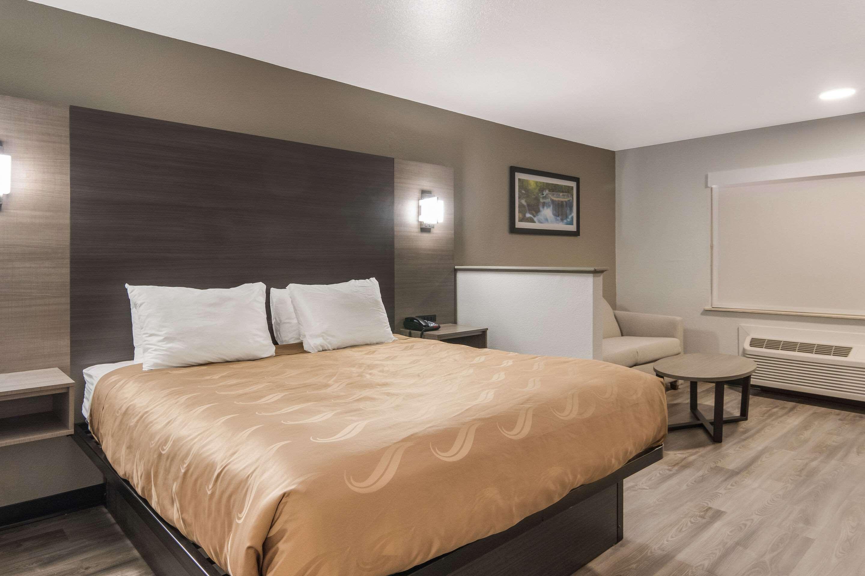 Quality Inn & Suites フォートワース エクステリア 写真