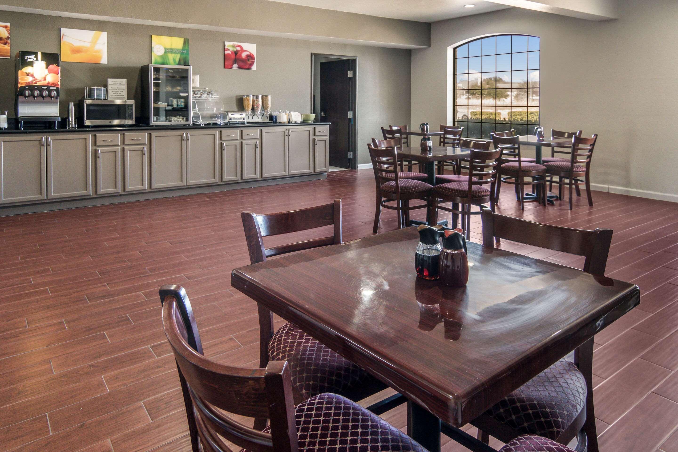 Quality Inn & Suites フォートワース エクステリア 写真