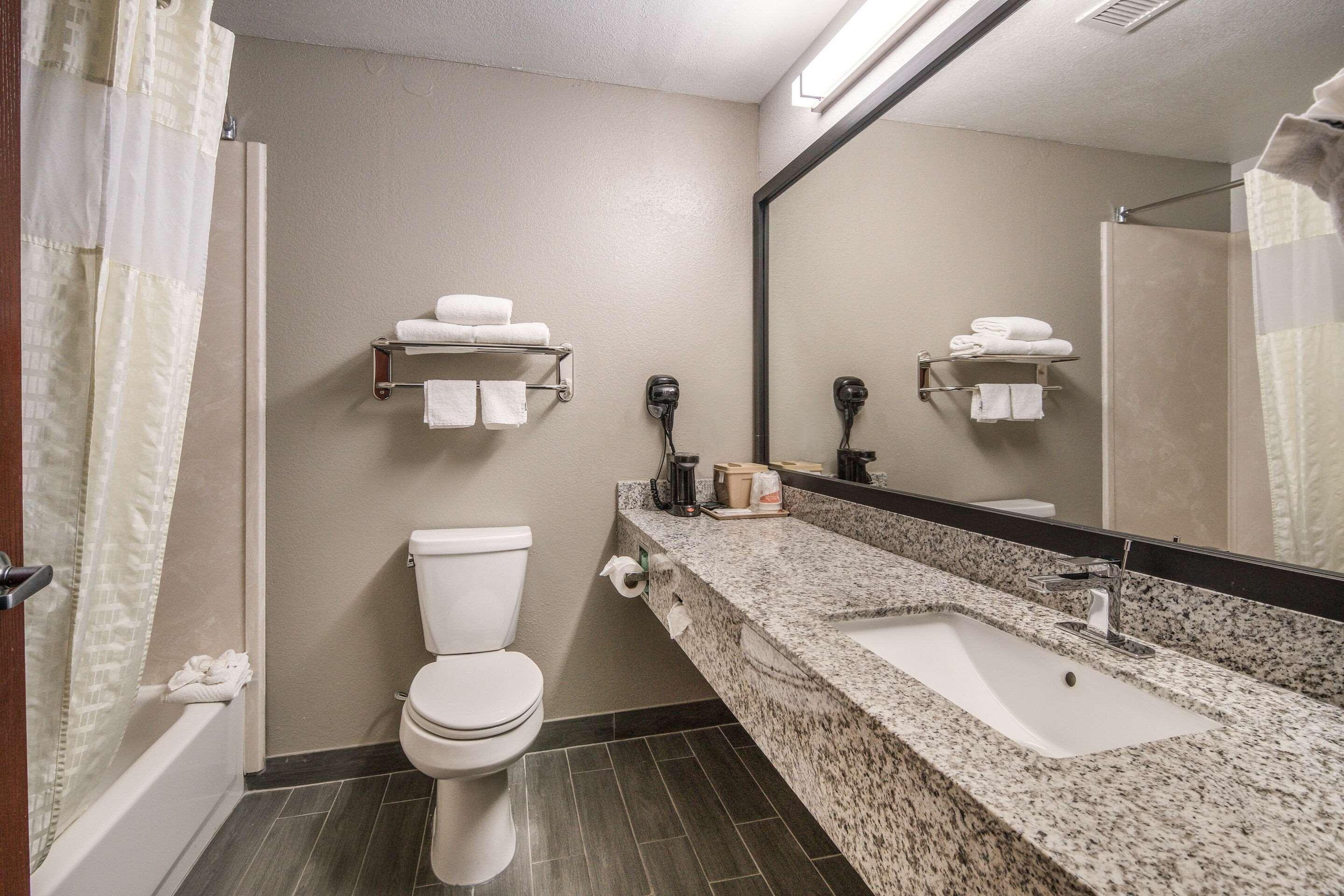 Quality Inn & Suites フォートワース エクステリア 写真