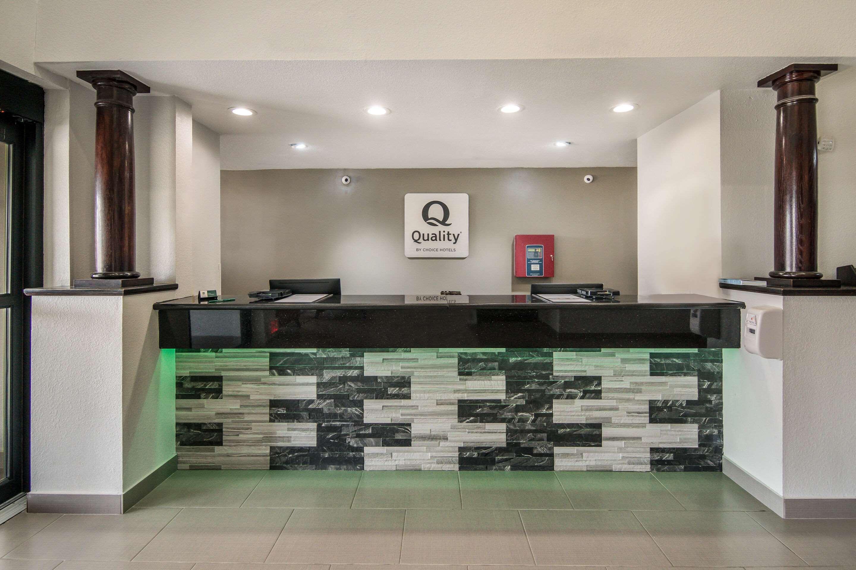 Quality Inn & Suites フォートワース エクステリア 写真