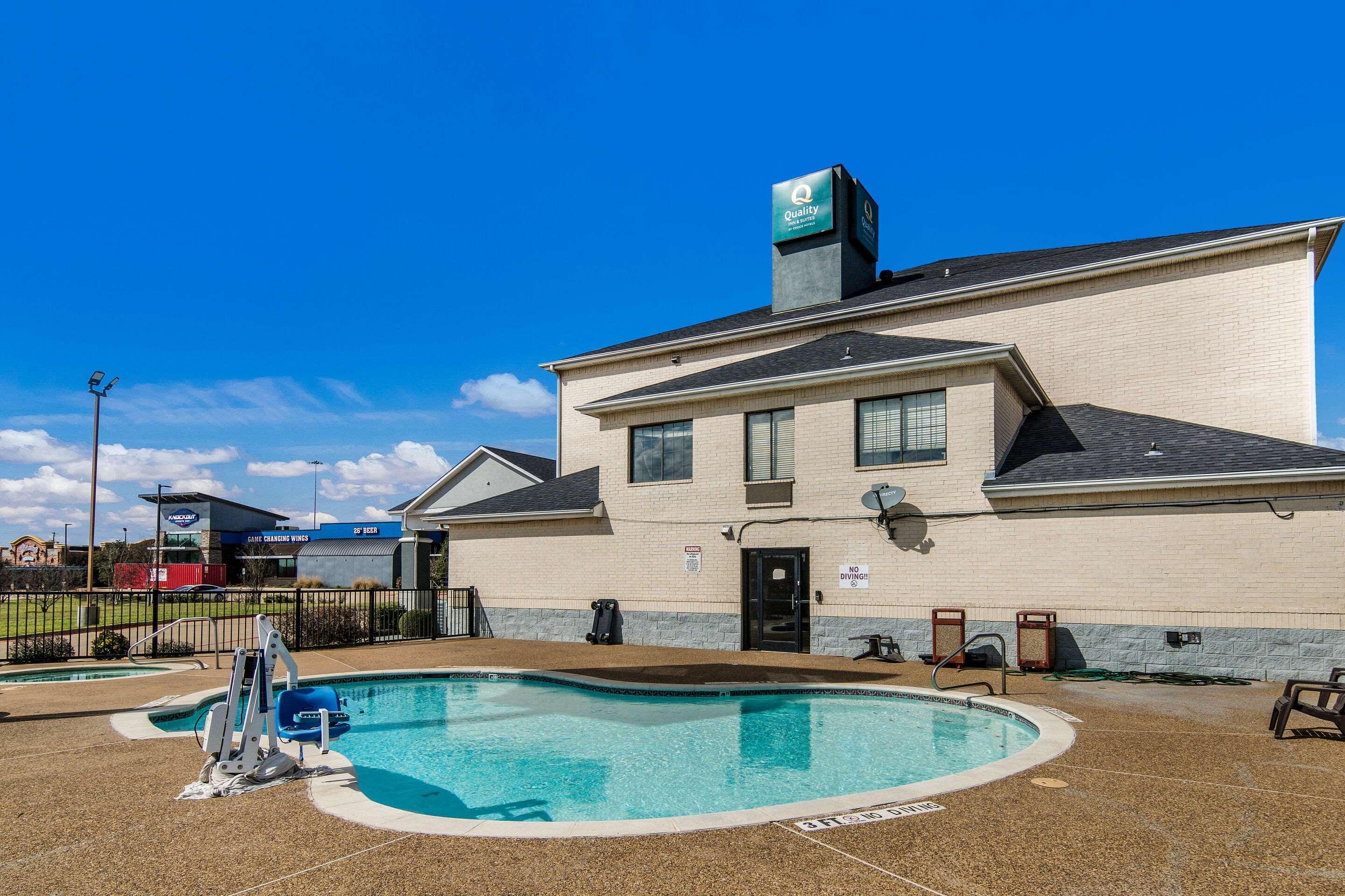 Quality Inn & Suites フォートワース エクステリア 写真