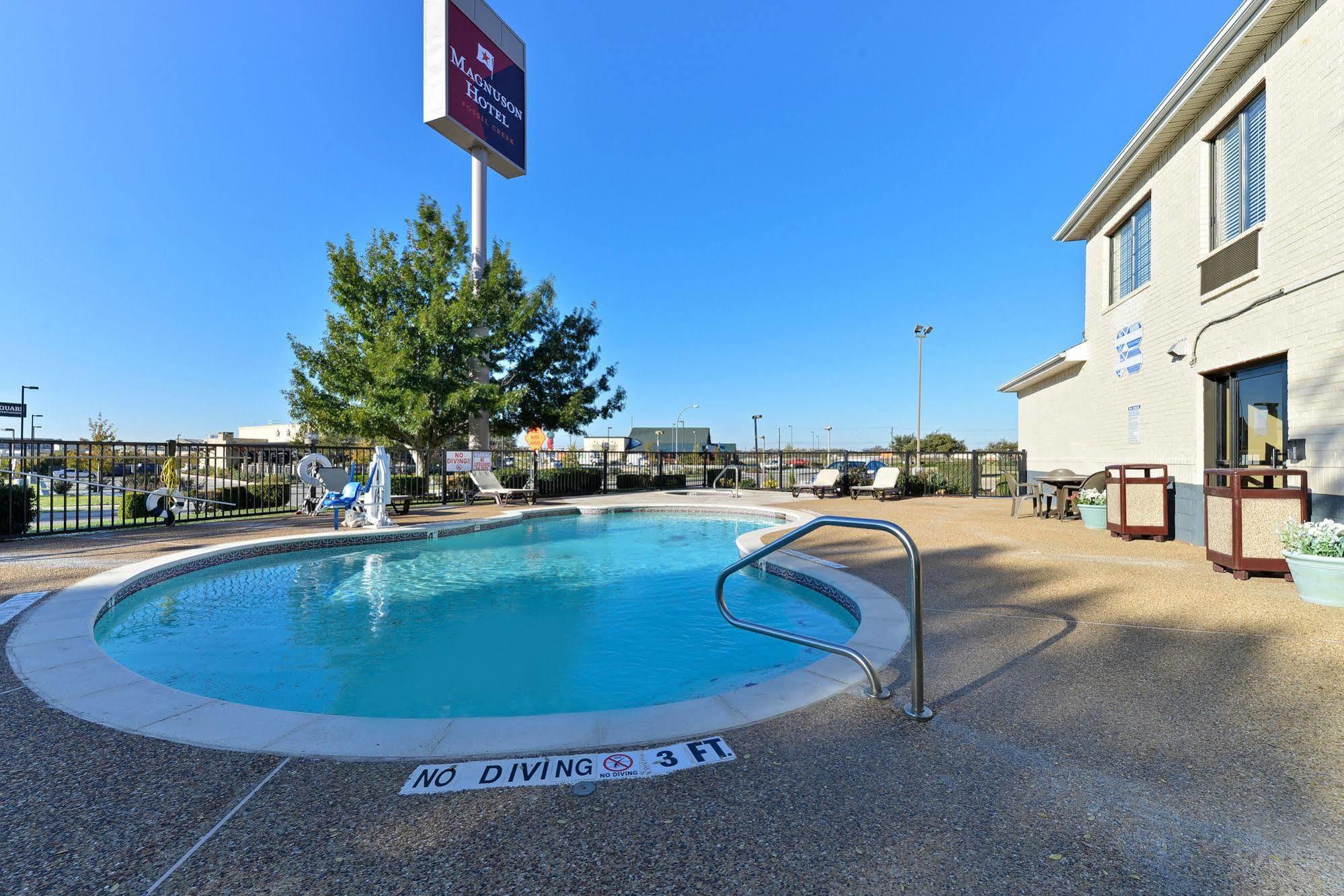 Quality Inn & Suites フォートワース エクステリア 写真
