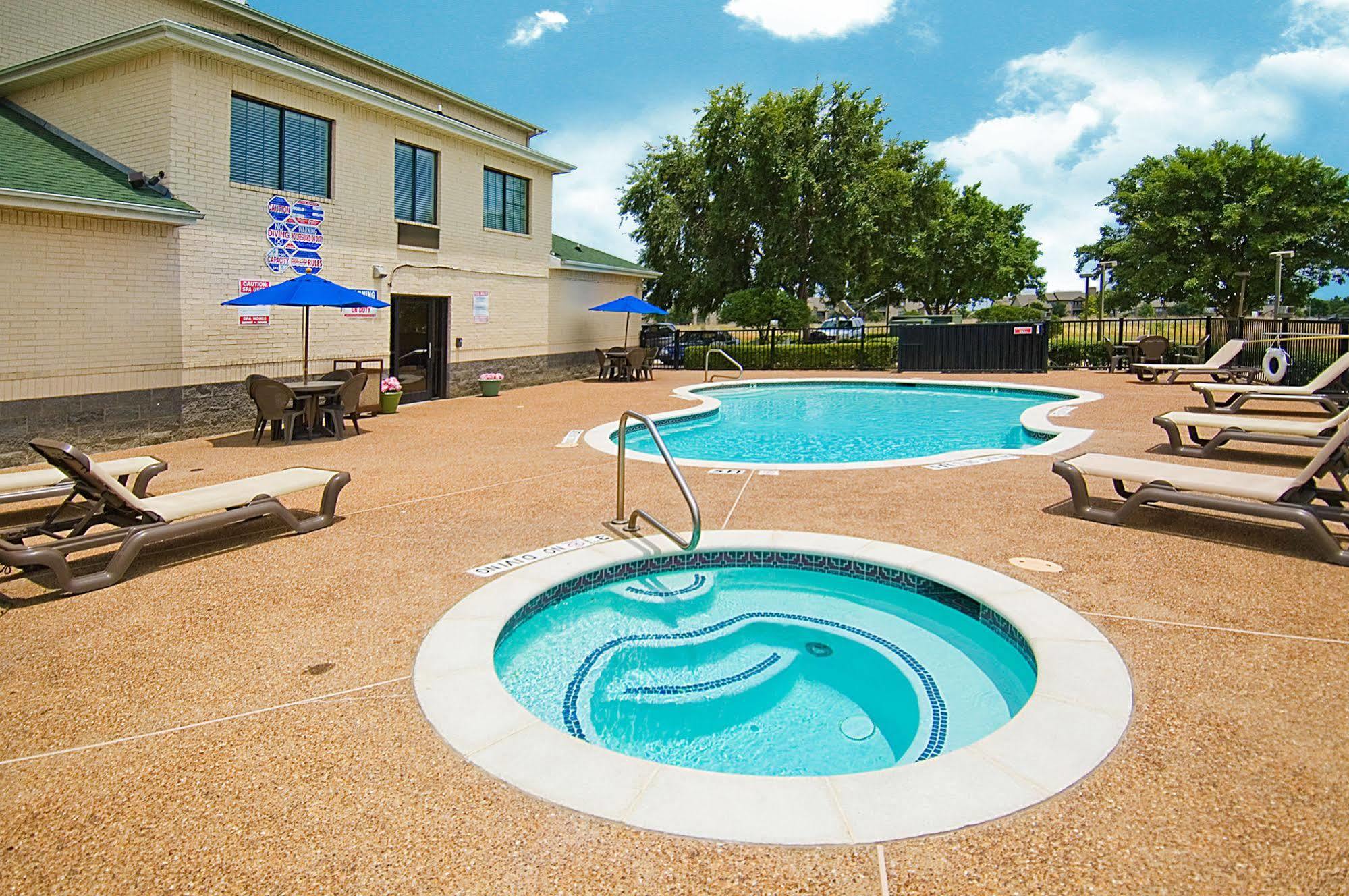 Quality Inn & Suites フォートワース エクステリア 写真