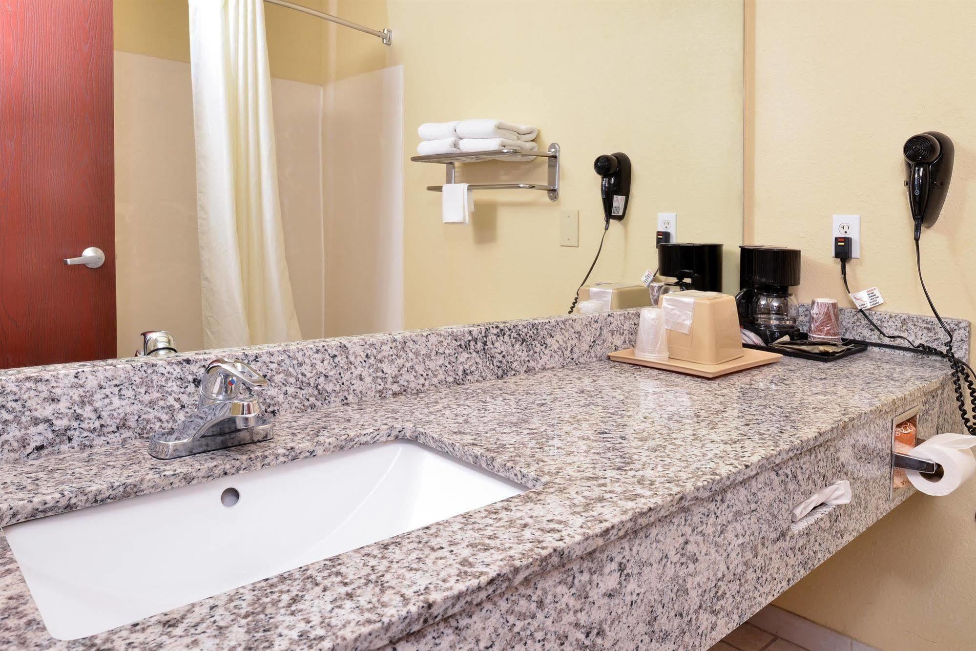 Quality Inn & Suites フォートワース エクステリア 写真