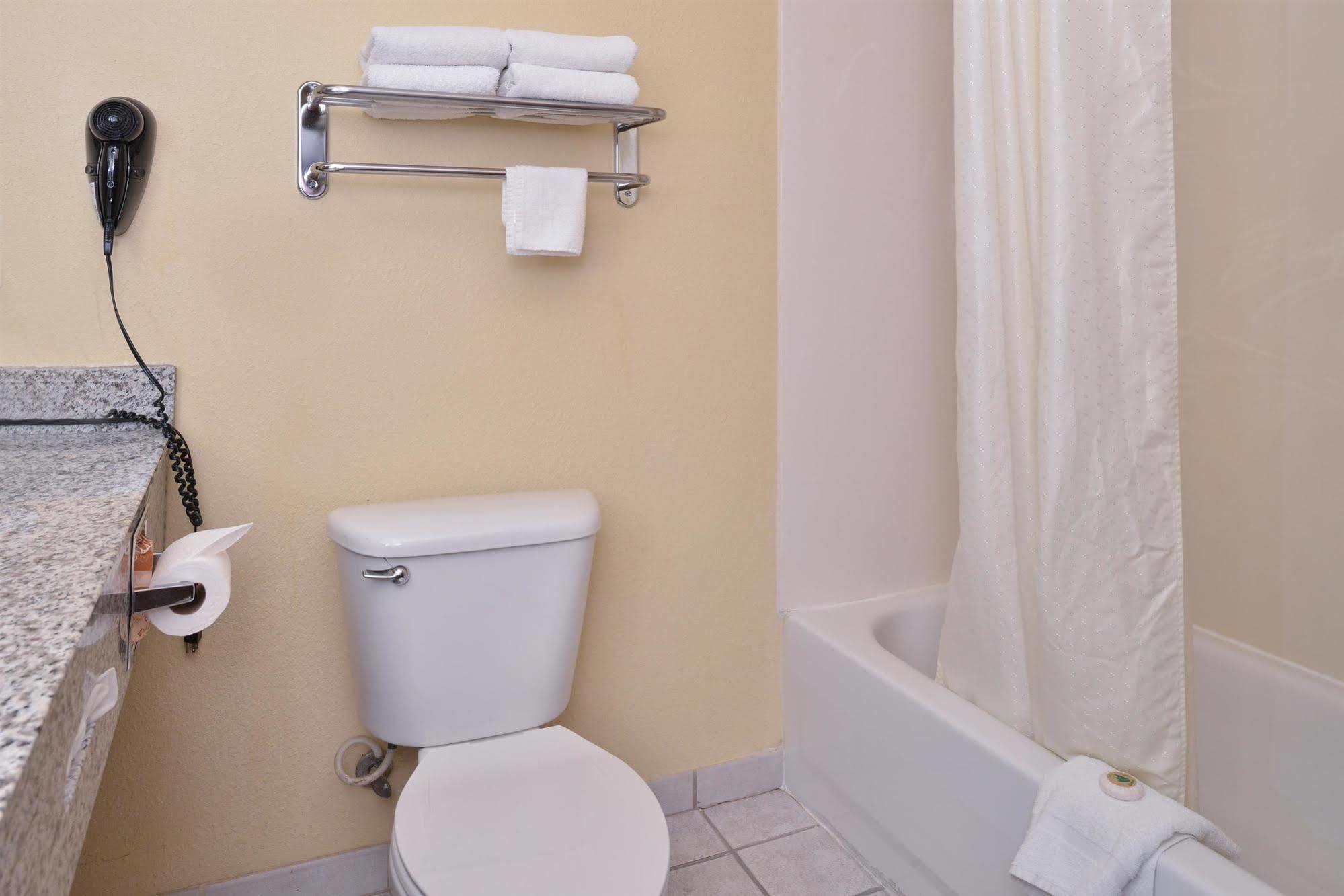 Quality Inn & Suites フォートワース エクステリア 写真