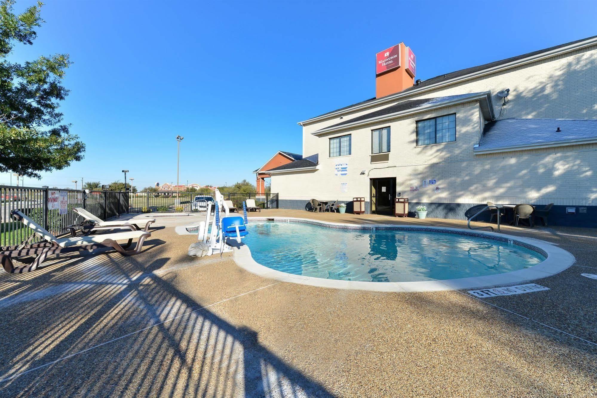 Quality Inn & Suites フォートワース エクステリア 写真